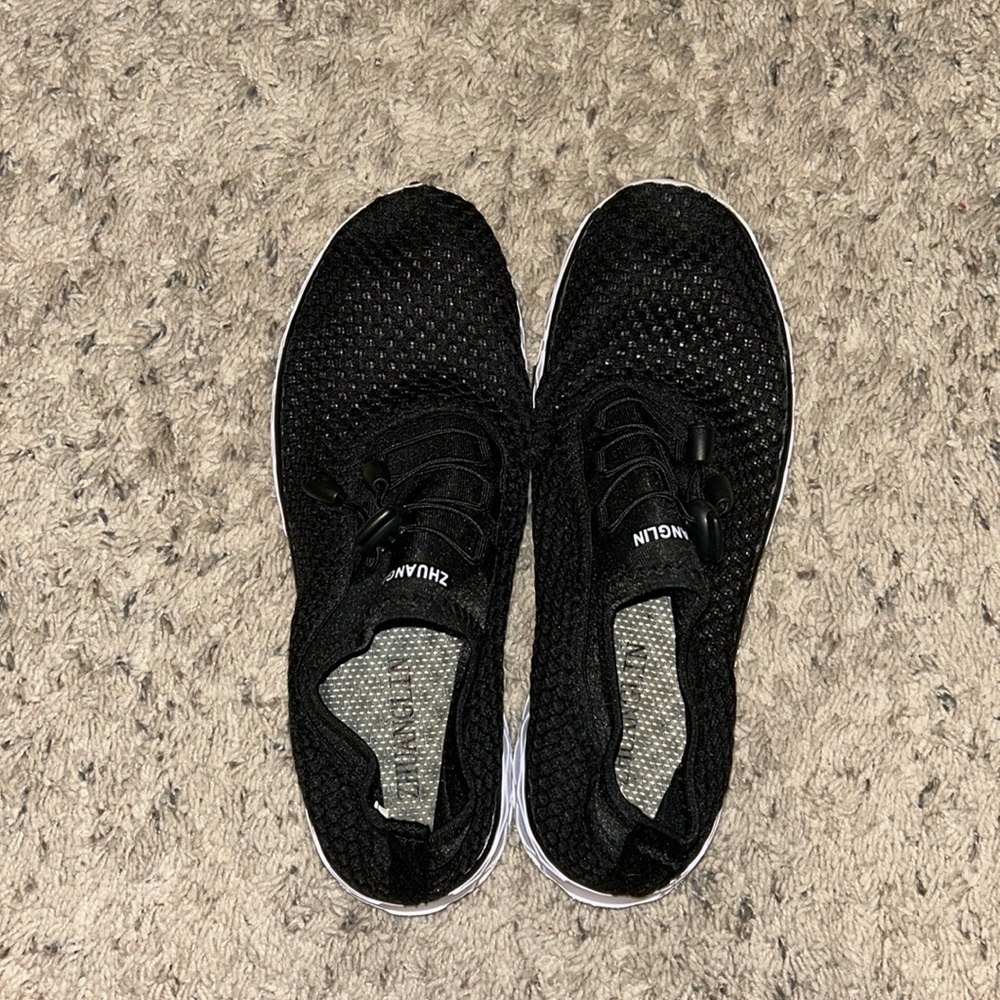 Men’s water shoes